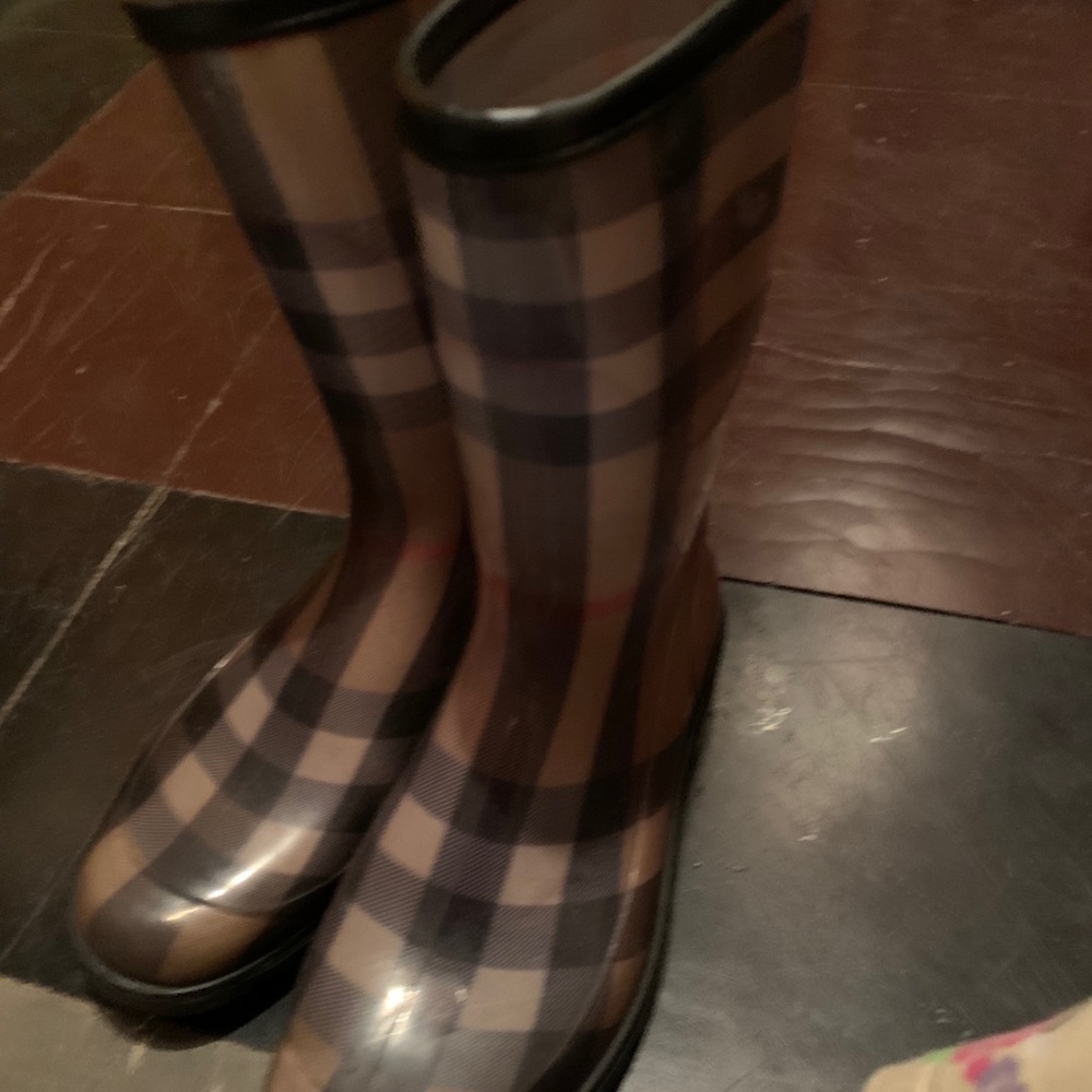 Boots - Picture 3 of 5